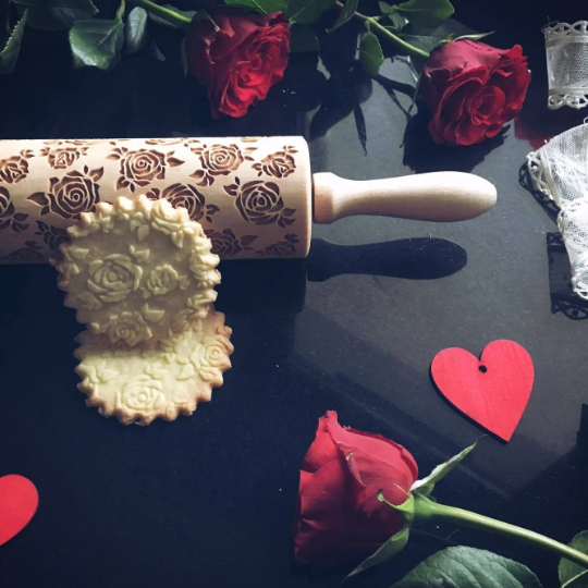 ROSES rolling pin